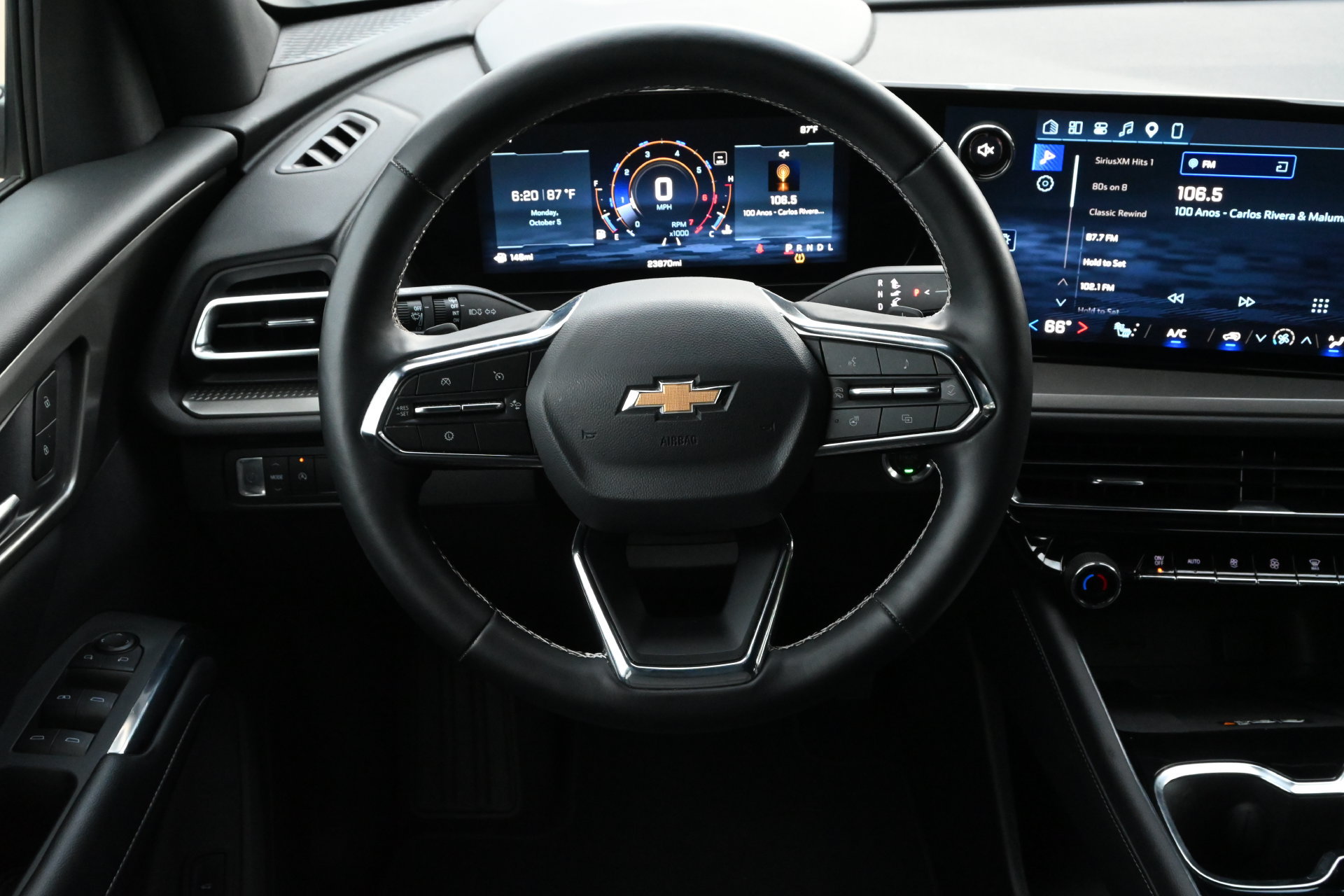 Used 2026 Chevrolet Traverse LT FWD image 11