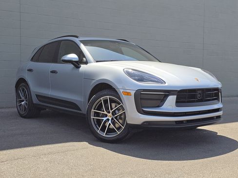 Certified 2023 Porsche Macan AWD/4WD image 7