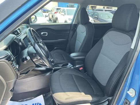 Used 2018 Kia Soul + FWD image 15