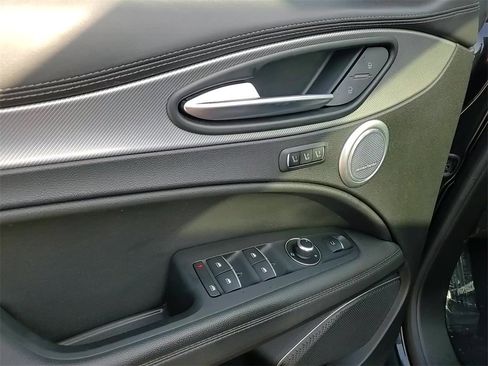 Used 2023 Alfa Romeo Stelvio Veloce image 10