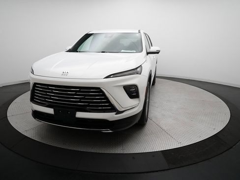 Certified 2025 Buick Enclave Preferred image 31