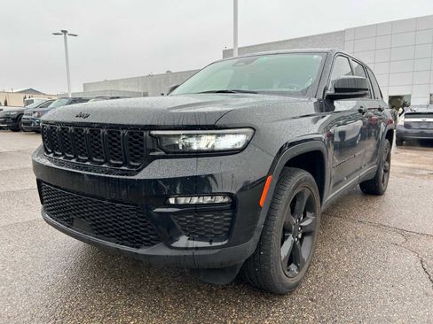 Certified 2023 Jeep Grand Cherokee Limited w/ Black Appearance Package image 2