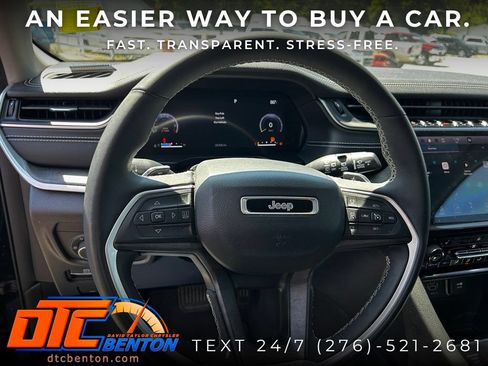 Used 2023 Jeep Grand Cherokee L Limited AWD/4WD image 17