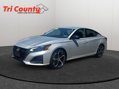 Used 2023 Nissan Altima 2.5 SR FWD image 3