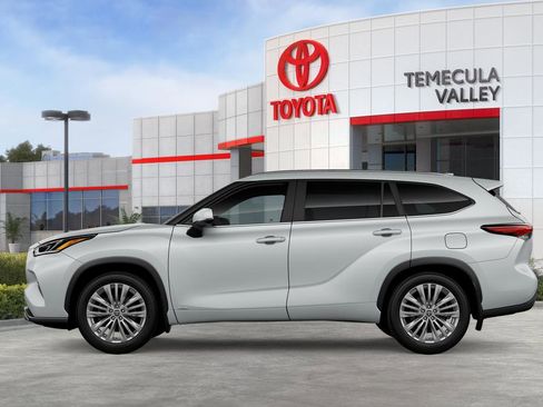 New 2026 Toyota Highlander Platinum image 5