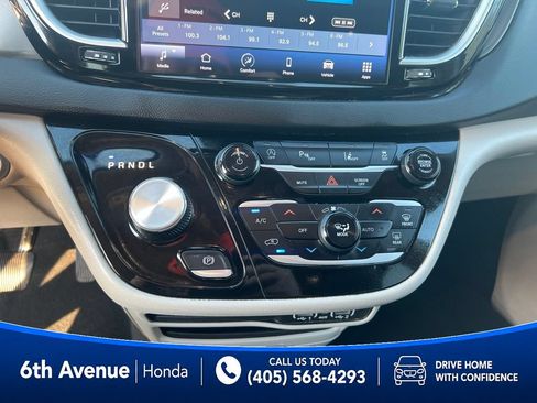 Used 2023 Chrysler Pacifica Touring-L FWD image 39