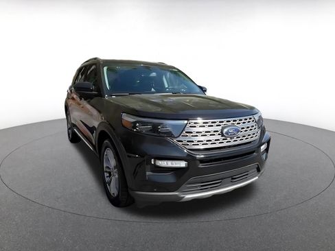 Used 2024 Ford Explorer Limited image 3