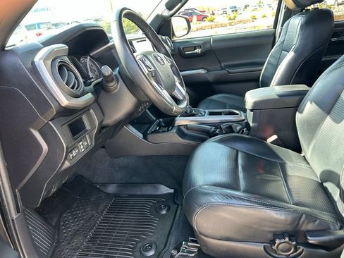 Used 2018 Toyota Tacoma Limited AWD/4WD image 23