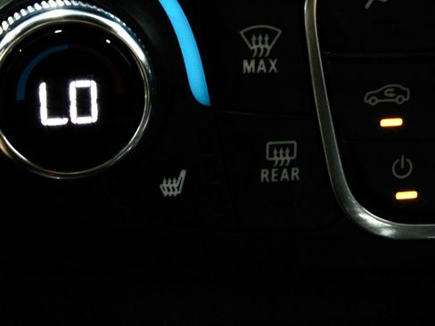 Used 2023 Chevrolet Traverse LT FWD image 4