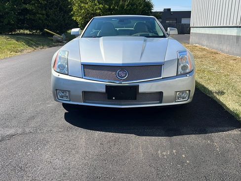 Used 2005 Cadillac XLR image 2