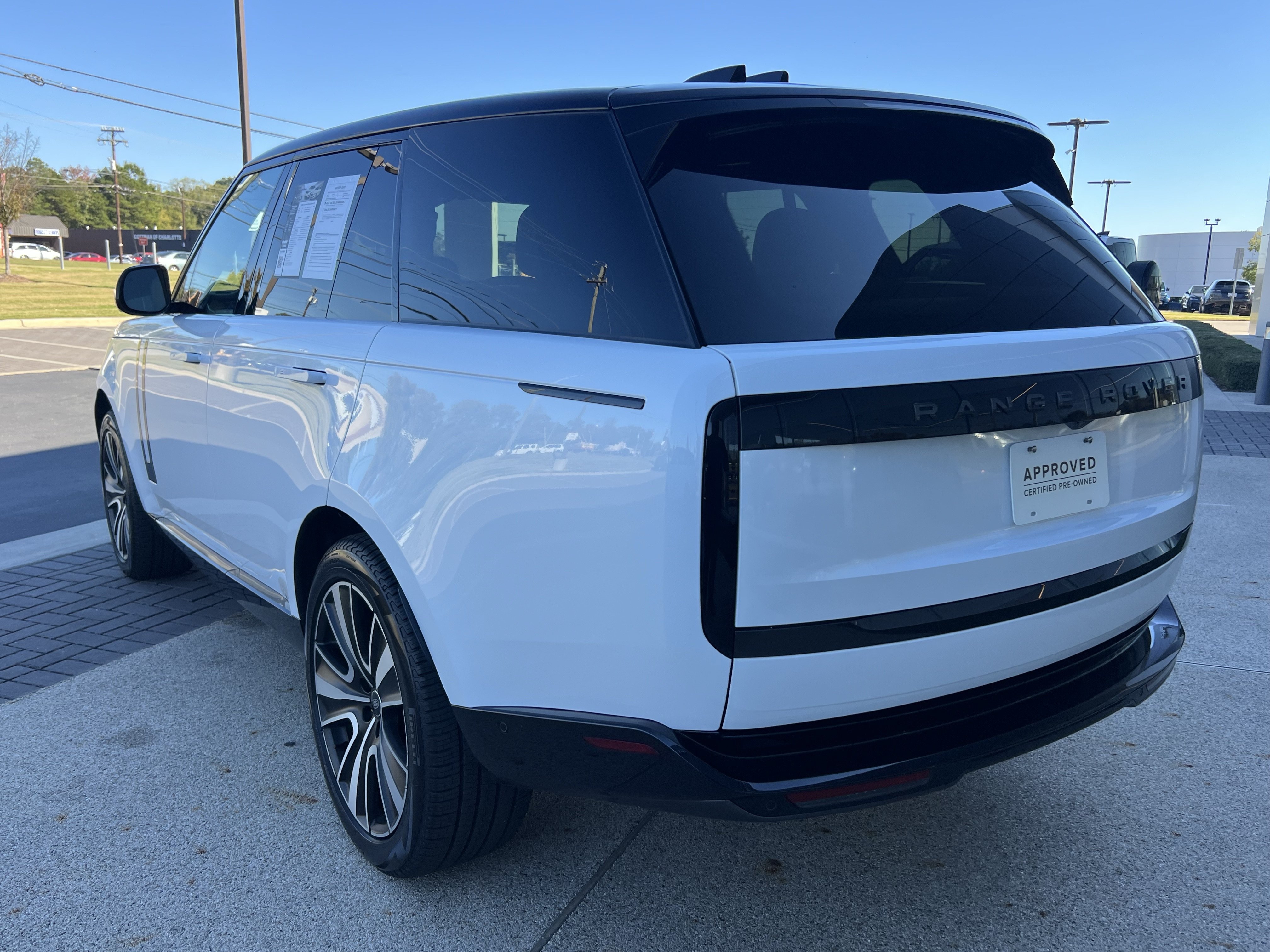 Certified 2025 Land Rover Range Rover SE AWD/4WD image 5