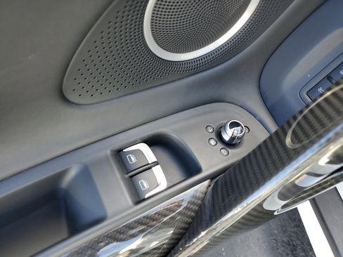 Used 2015 Audi R8 V10 w/ Full Leather Package image 21