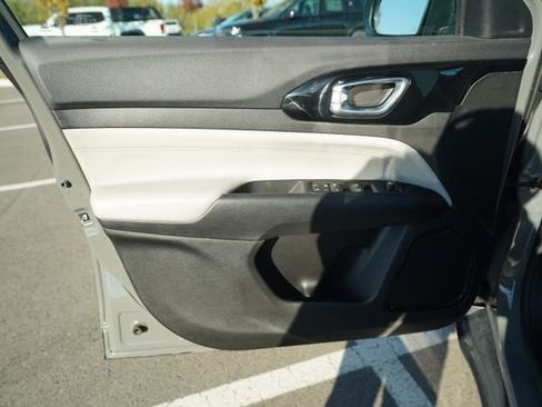 Used 2022 Jeep Compass Limited image 15