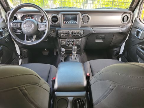 Used 2021 Jeep Gladiator Sport image 13