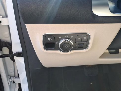 New 2025 Mercedes-Benz GLB 250 4MATIC image 17