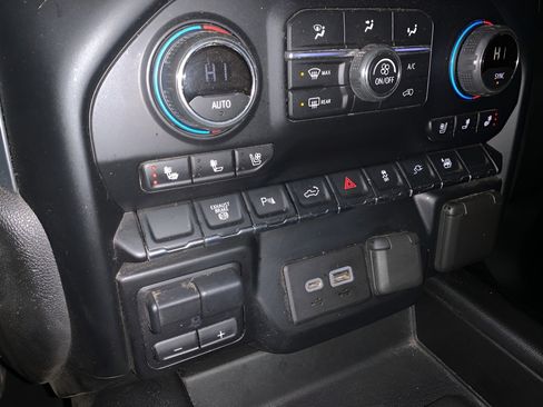 Used 2020 Chevrolet Silverado 2500 LTZ w/ LTZ Plus Package image 13