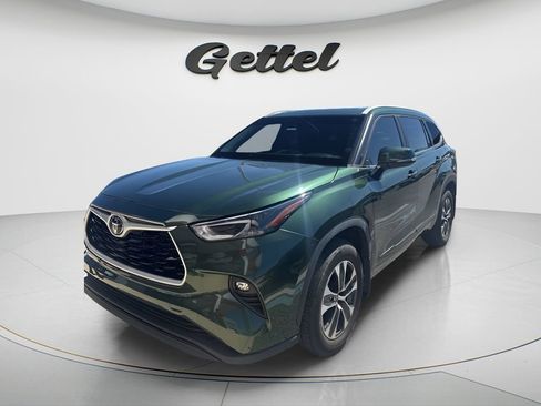 Used 2023 Toyota Highlander XLE image 1