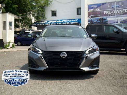 Used 2025 Nissan Altima 2.5 SV FWD image 2