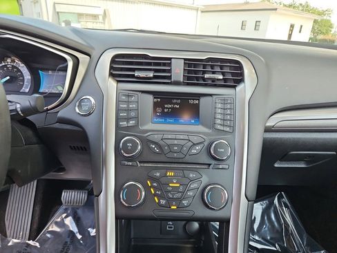 Used 2018 Ford Fusion S image 20