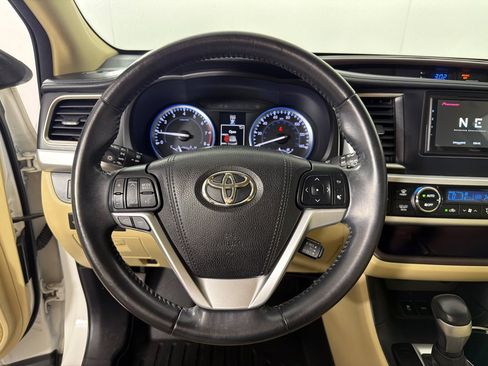 Used 2016 Toyota Highlander Limited FWD image 15