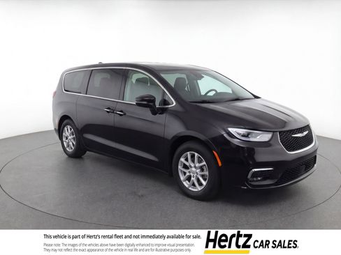 Used 2024 Chrysler Pacifica Touring-L image 1