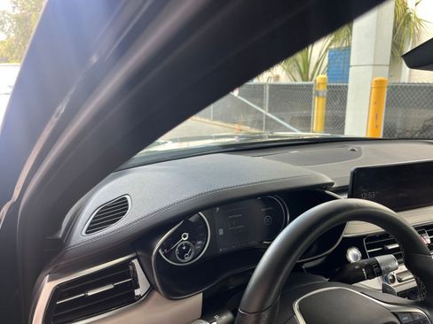 Used 2025 Genesis G70 2.5T image 34