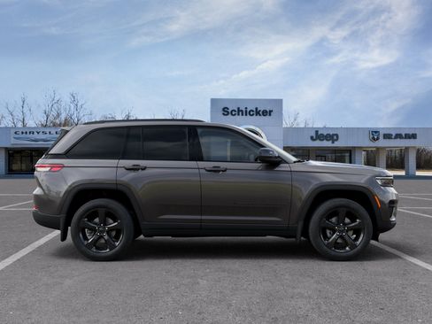 New 2025 Jeep Grand Cherokee Altitude w/ MOPAR Finishing Package image 41