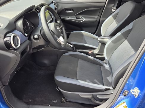Used 2024 Nissan Versa SV FWD image 9
