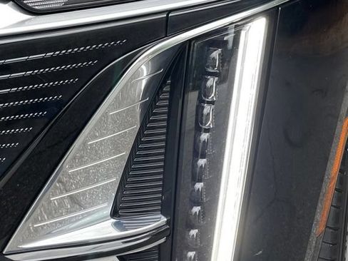 Used 2024 Cadillac Lyriq Luxury AWD/4WD image 12