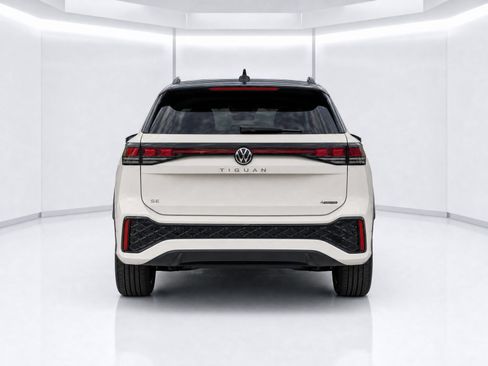 Used 2025 Volkswagen Tiguan SE R-Line AWD/4WD image 7