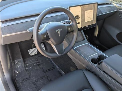 Used 2023 Tesla Model Y Long Range image 4