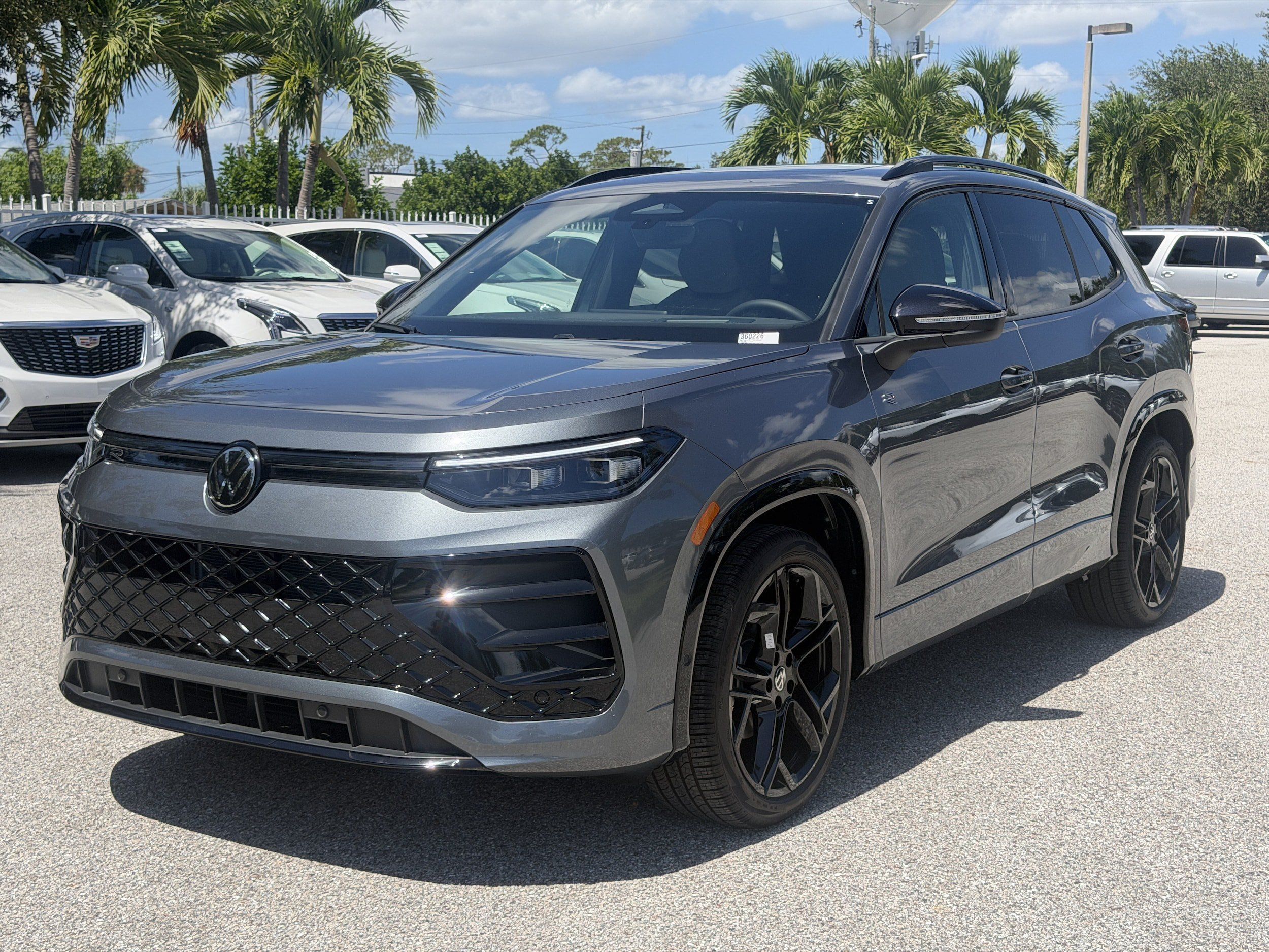 New 2026 Volkswagen Tiguan SE R-Line FWD image 3