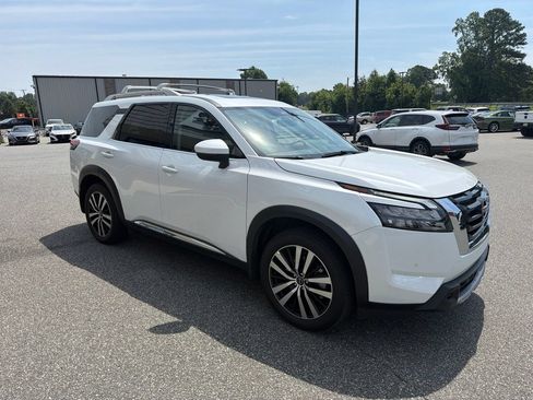 Used 2025 Nissan Pathfinder Platinum w/ Cargo Package AWD/4WD image 11