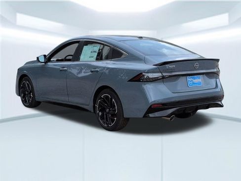 New 2026 Nissan Sentra SR w/ Floor Mat Package FWD image 4