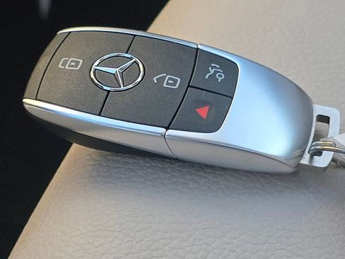 Certified 2023 Mercedes-Benz GLB 250 4MATIC image 37