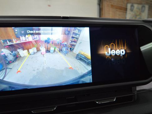 Used 2025 Jeep Wrangler Unlimited Sahara w/ Safety Group image 38