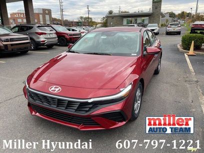 New 2025 Hyundai Elantra SE