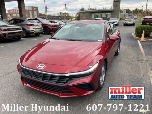 New 2025 Hyundai Elantra SE image 1