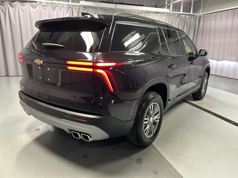 Used 2025 Chevrolet Traverse LT w/ Enhanced Driving Package image 7