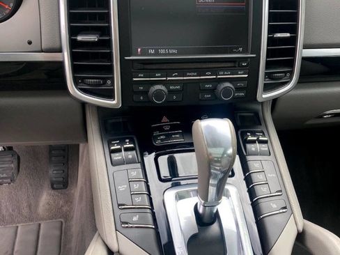 Used 2014 Porsche Cayenne image 38