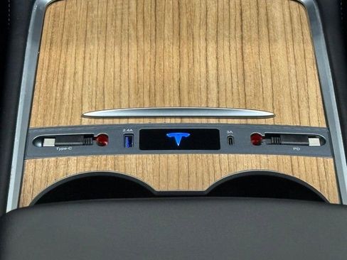 Used 2021 Tesla Model Y Long Range image 11