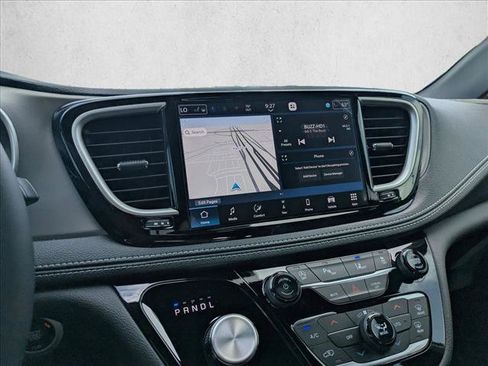 New 2027 Chrysler Pacifica Limited FWD image 11