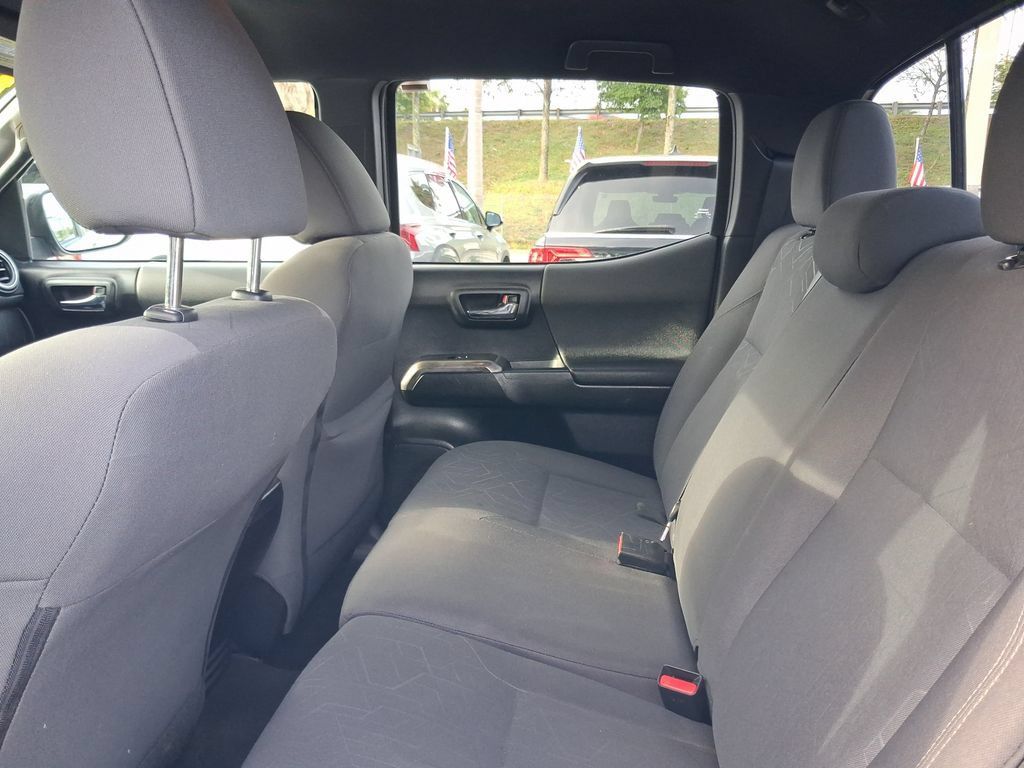 Used 2017 Toyota Tacoma TRD Sport w/ Tow Package RWD image 8
