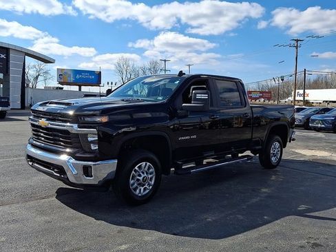 Used 2025 Chevrolet Silverado 2500 LT w/ Convenience Package AWD/4WD image 3