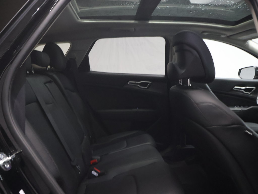 Used 2026 Kia Sportage EX w/ EX Panorama Roof Package FWD image 12