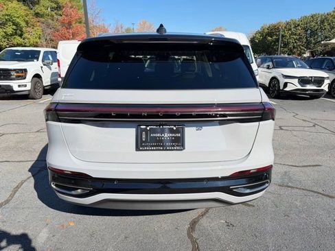 New 2026 Lincoln Nautilus Reserve image 7