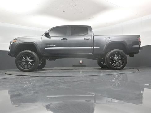Used 2020 Toyota Tacoma TRD Off-Road AWD/4WD image 50
