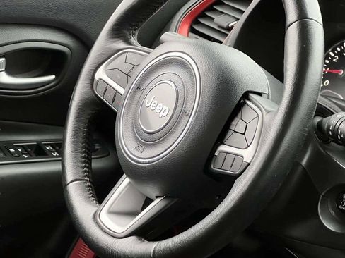 Used 2019 Jeep Renegade Trailhawk w/ Cold Weather Group II image 29