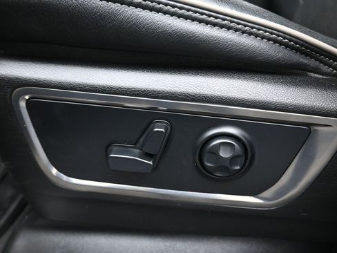 Used 2020 RAM 1500 Limited w/ Black Appearance Package image 13