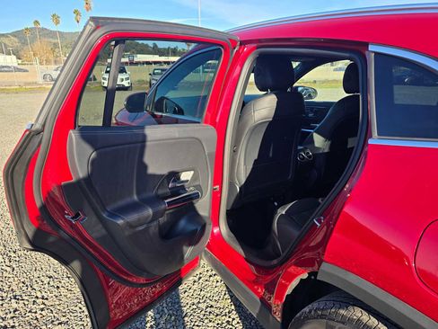 Used 2021 Mercedes-Benz GLA 250 4MATIC image 17